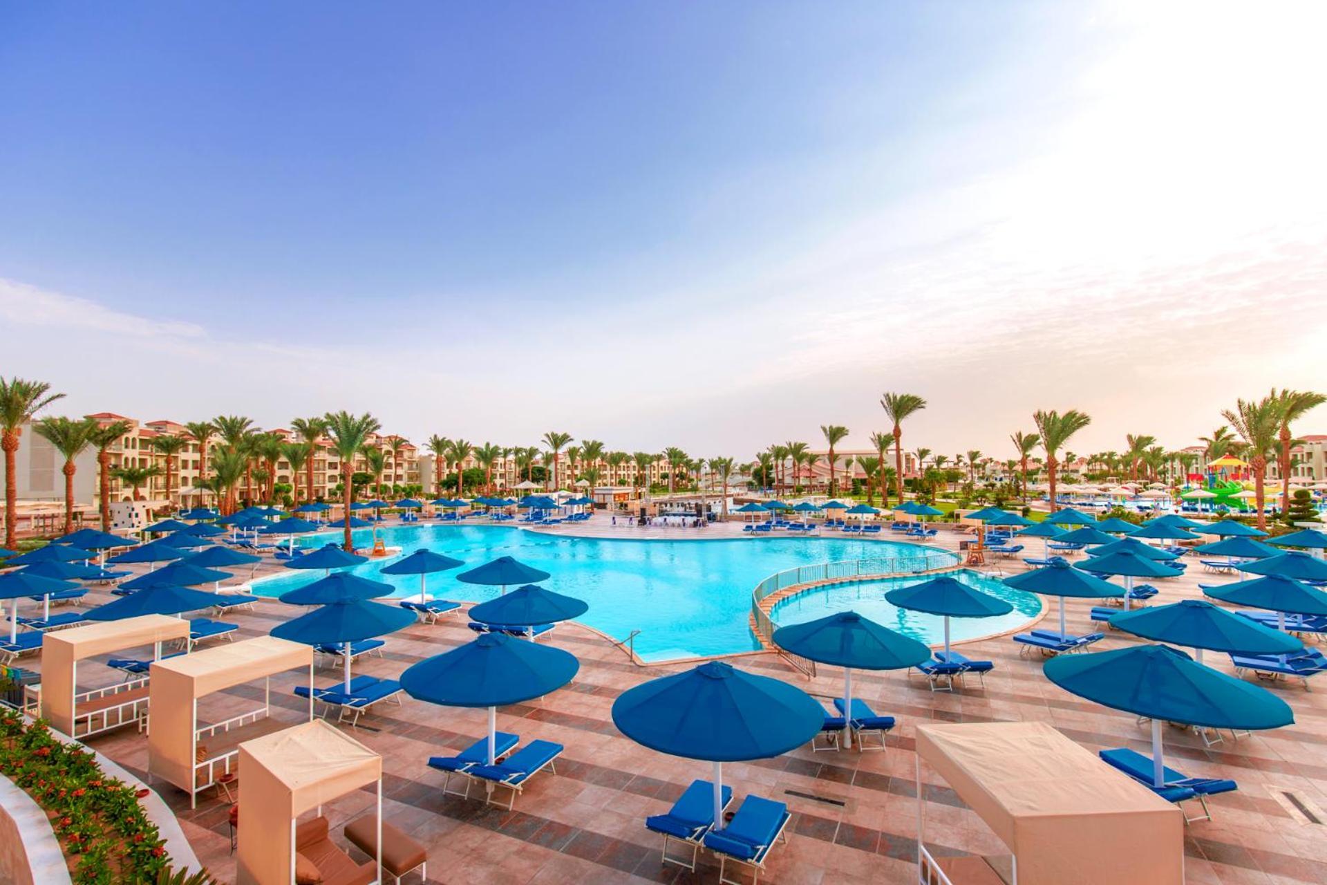 Pickalbatros Dana Beach Resort - Aqua Park Hurghada Exterior photo The swimming pool at the Hilton Sharm El-Sheikh Resort