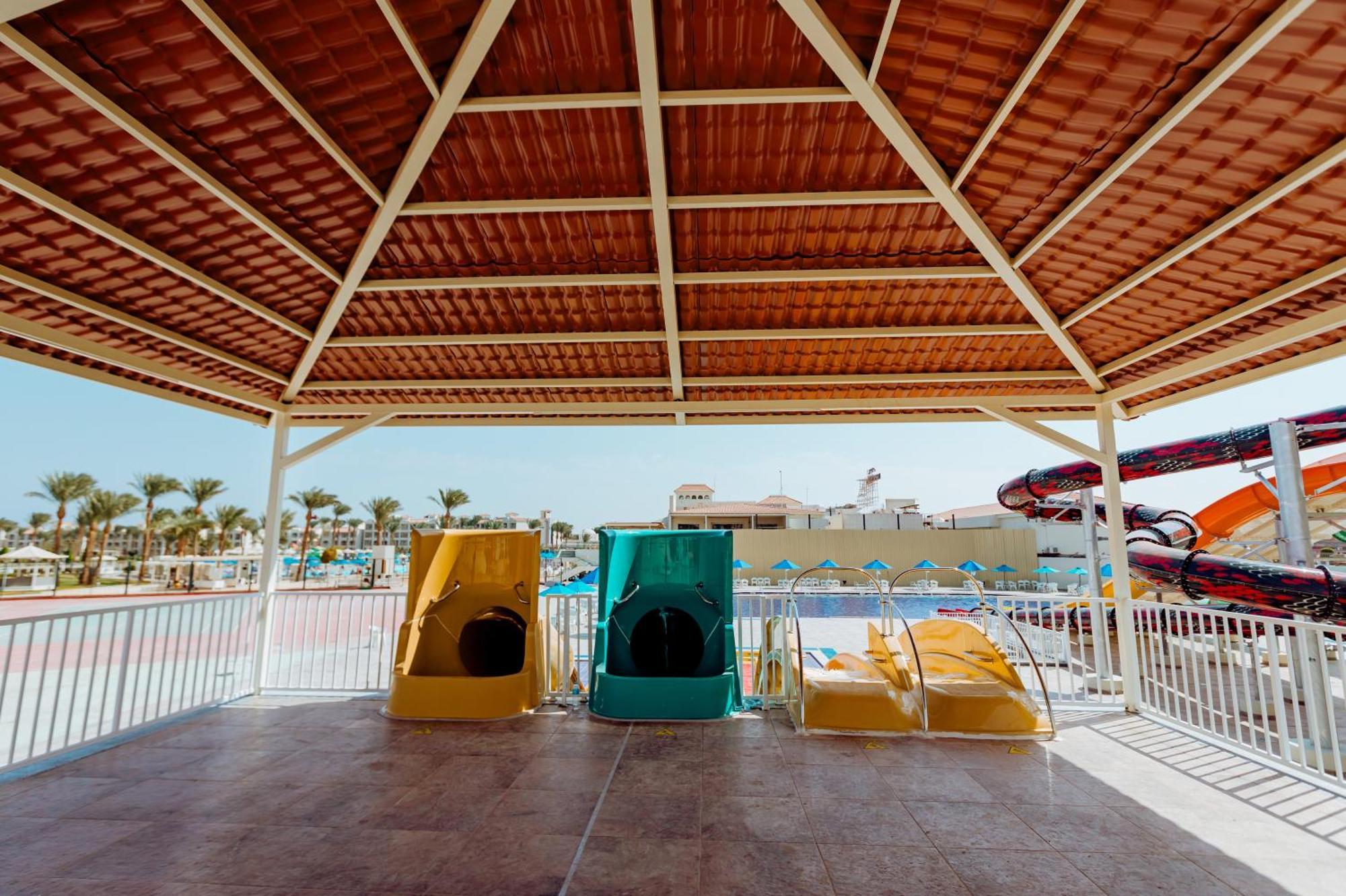 Pickalbatros Dana Beach Resort - Aqua Park Hurghada Exterior photo The water park